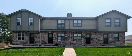 Building Photo - 204 NE Cedar Ct