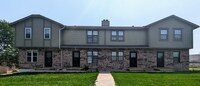 Building Photo - 204 NE Cedar Ct