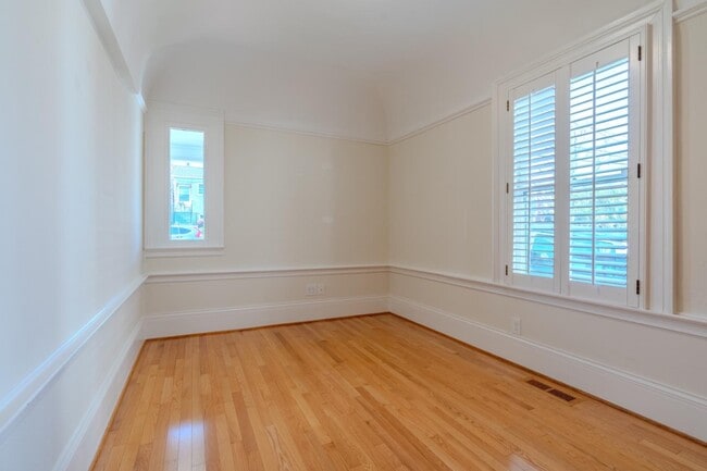 Building Photo - 364 Cypress Ave