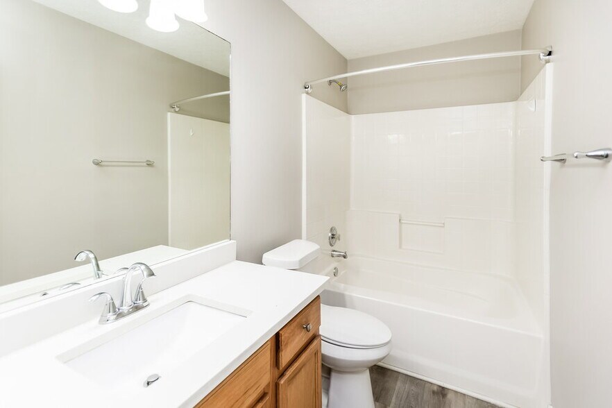 Building Photo - 205 Silver Ridge Dr