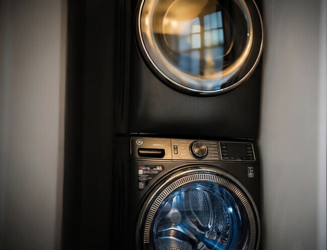 Building Photo - 21 E 15th St