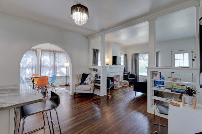 Primary Photo - Relax, Unpack & Stay Awhile! Your Fully Fu...