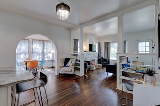 Building Photo - Fully Furnished in Owen Park!