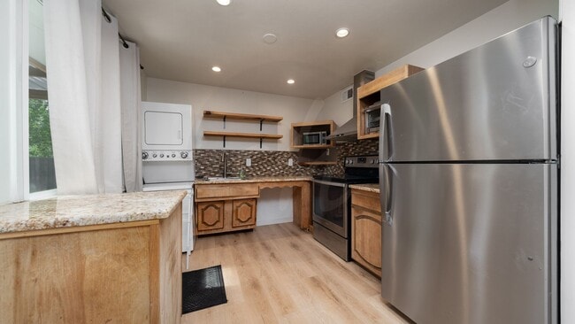 Building Photo - Fantastic 3 Bedroom, 1 level living near F...
