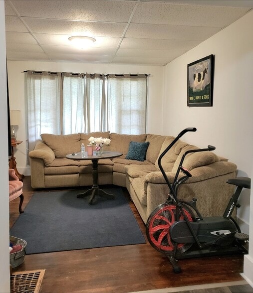 Building Photo - 324 N Jefferson St