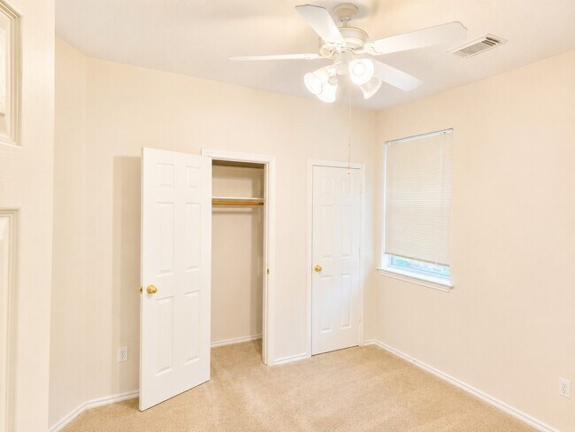 Building Photo - 2319 Ligustrum Flower Dr