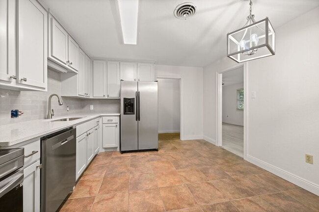 Building Photo - 8955 Alma Dr