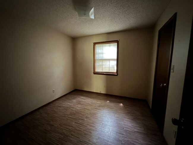 Building Photo - Come take a look at this 3-bedroom 1.5-bat...