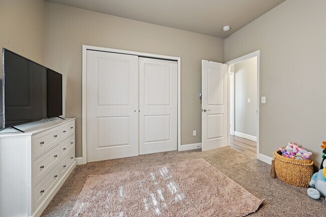Building Photo - 1140 E Dove Creek Dr