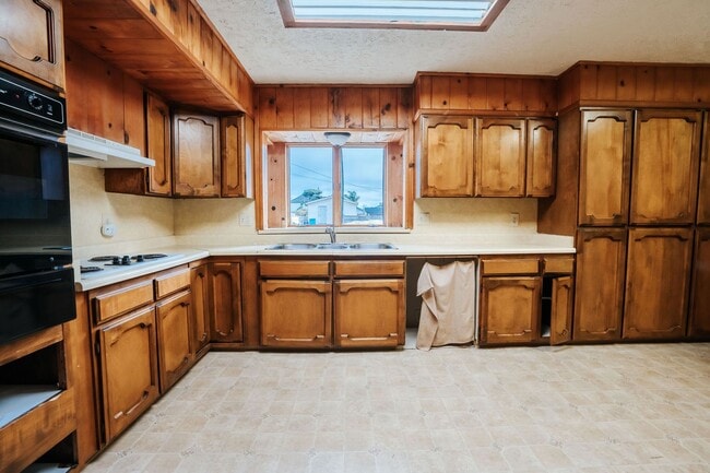 Building Photo - 122 Brennan St