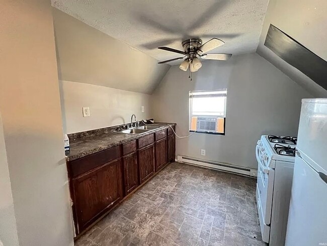 Building Photo - Welcome to our charming 1 bedroom