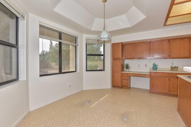 Building Photo - 5413 W Fallen Leaf Ln