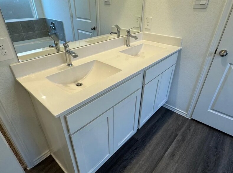 Building Photo - 4968 Pismo Ray Dr