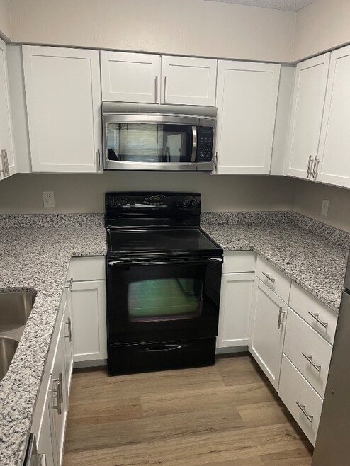 Building Photo - 210 N 4th St