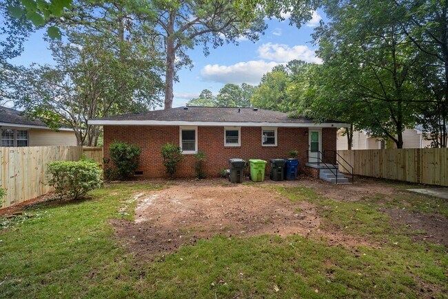 Building Photo - Newly Renovated Ranch Home In SE Raleigh! Pet Friendly!