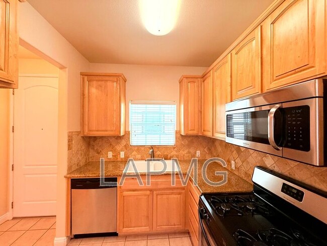 Building Photo - 12217 Moorpark St