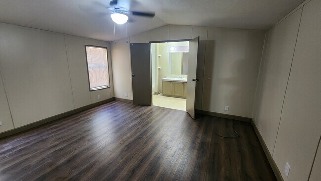 Building Photo - 2840 U.S. Hwy 190