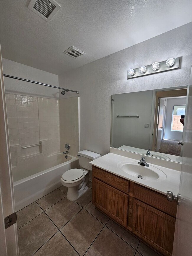Building Photo - 3 Bedroom Home - No HOA - North Phoenix ** Move In Special $1000 off 1st Month**