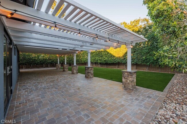 Building Photo - 5672 Rich Hill Way