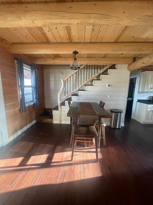 Building Photo - Amazing custom built Alaskan Log home acro...