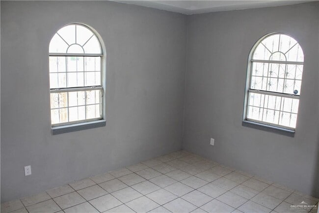 Building Photo - 13 Arboledas Dr