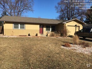 Building Photo - Spacious 3 Bedroom 2 Bath Ranch Style Hous...