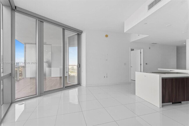 Building Photo - 851 NE 1st Ave