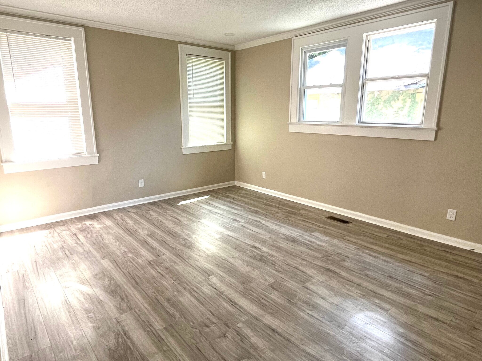 Building Photo - 1111 Boulevard