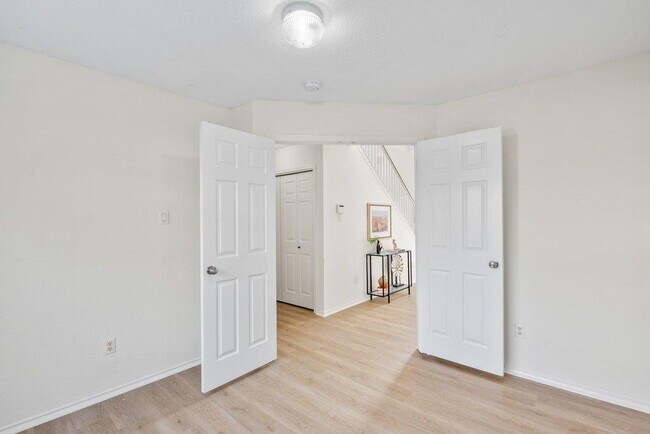 Building Photo - 11416 Dog Leg Dr