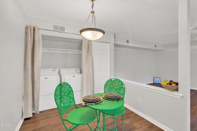 Building Photo - 2811 Edridge Ct