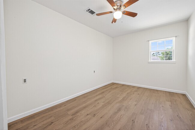 Building Photo - 7950 Longridge Dr