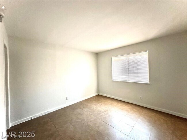 Building Photo - 2112 Venus Ave