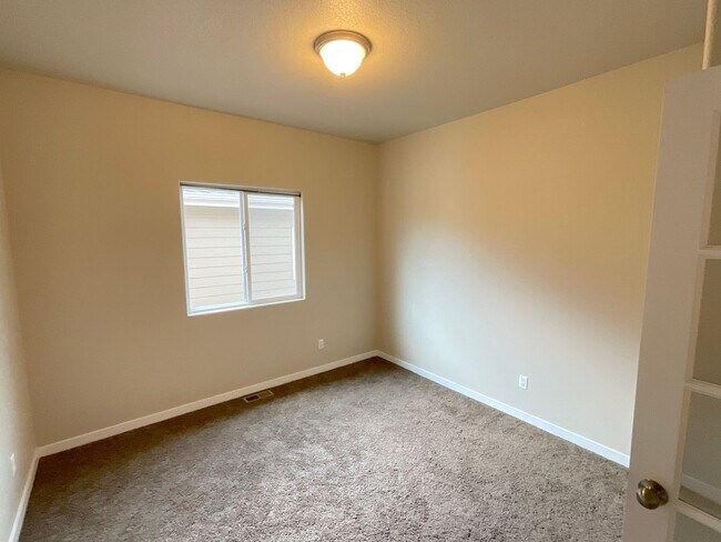 Building Photo - 4 Bedroom Home Available Near Woodmoor Dr ...
