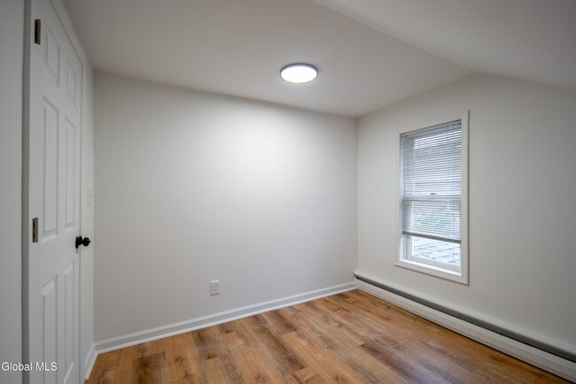 Building Photo - 37 Undine St