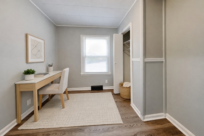 Building Photo - Renovated 3BR Home with Basement & Pet-Friendly Yard in KC