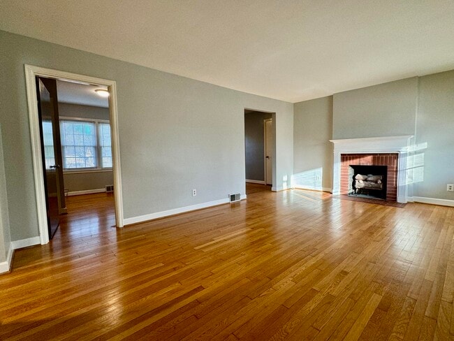 Building Photo - 479 Stratford Dr