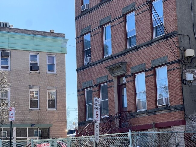 Primary Photo - 1101 43rd St