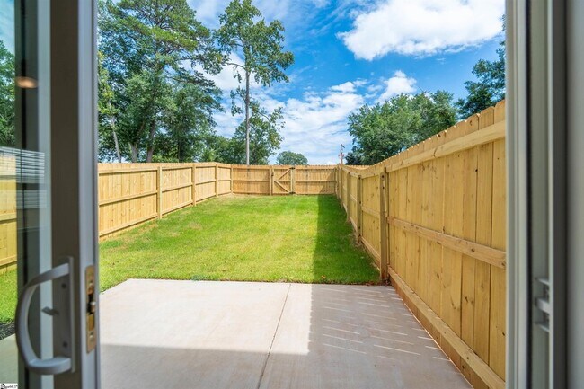 Building Photo - 124 Woodland Dr