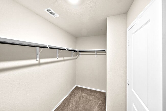 Building Photo - 2 Weeks FREE RENT with 12 Month Lease. 1 Month FREE with 18 Month Lease