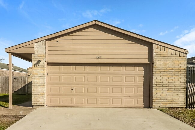 Building Photo - 4167 Amir St