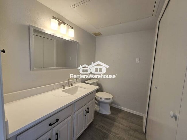 Building Photo - FOR RENT - MOVE IN READY - 2  BEDS 1.5 BAT...