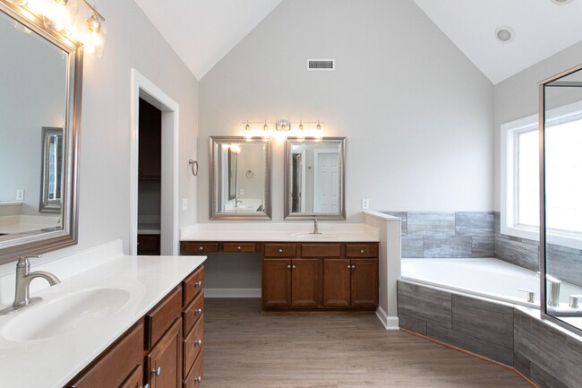 Building Photo - Beautiful 5 bedroom home in Cameron Estates!