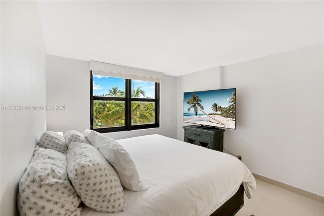 Building Photo - 4301 Collins Ave