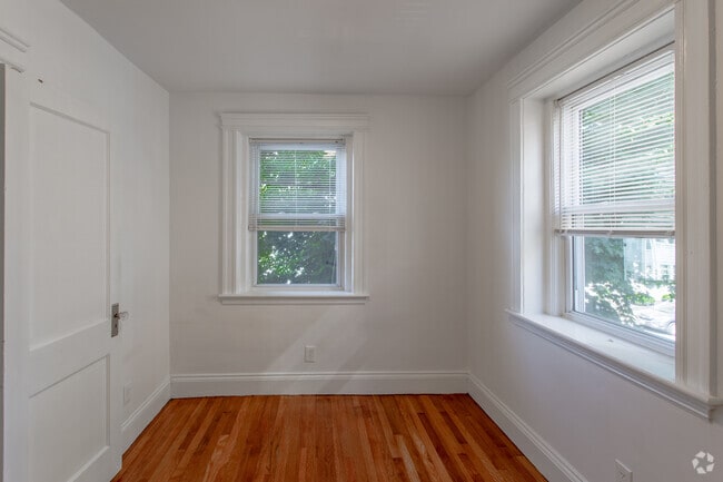 1 Bedroom 1 Bath 378 sf - 101-109 Summer Street