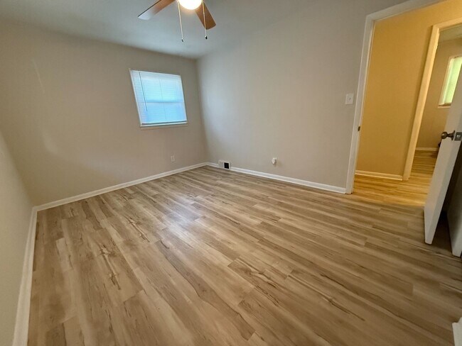 Building Photo - 828 Willow Pl