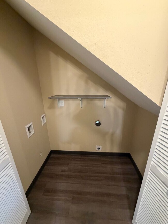 Building Photo - Sunnyside Duplex