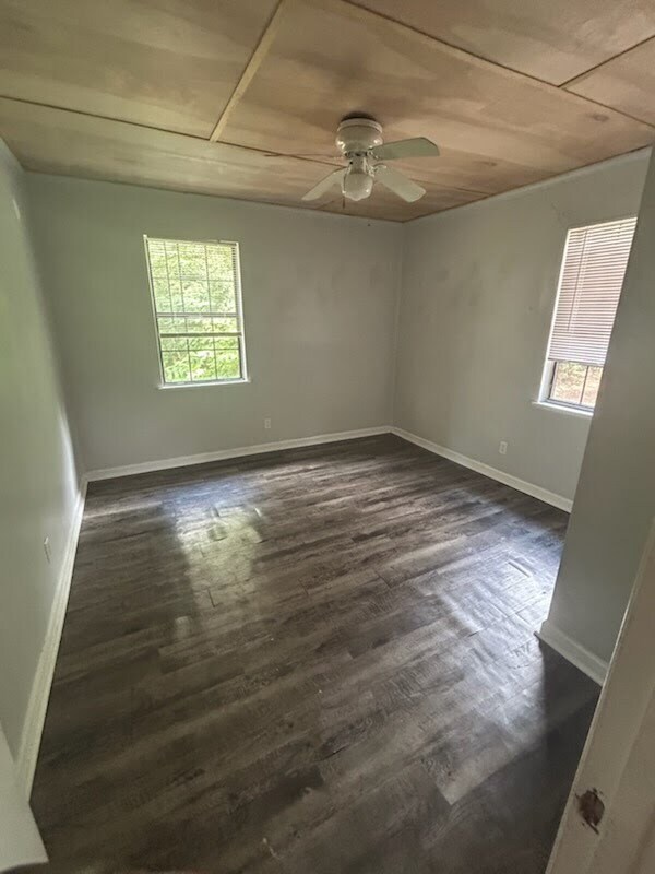 Building Photo - 1724 Pepper Dr
