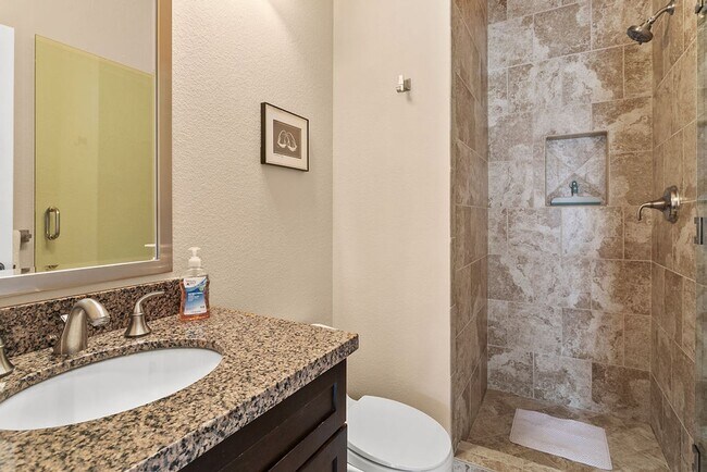 Building Photo - Furnished Bear Brand condo with Walkabilit...