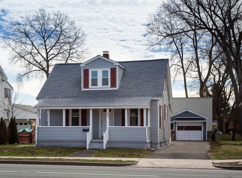 Primary Photo - 131 N Elm St