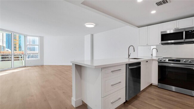 Building Photo - 555 NE 34th St